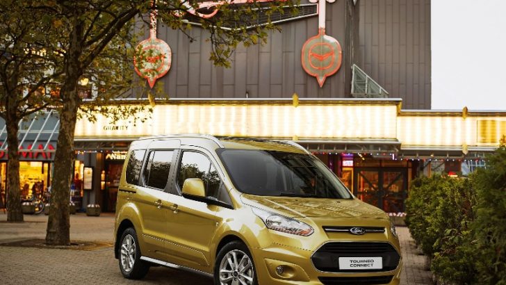 Tourneo Connect dizel-otomatik seçeneğiyle Ford bayilerinde