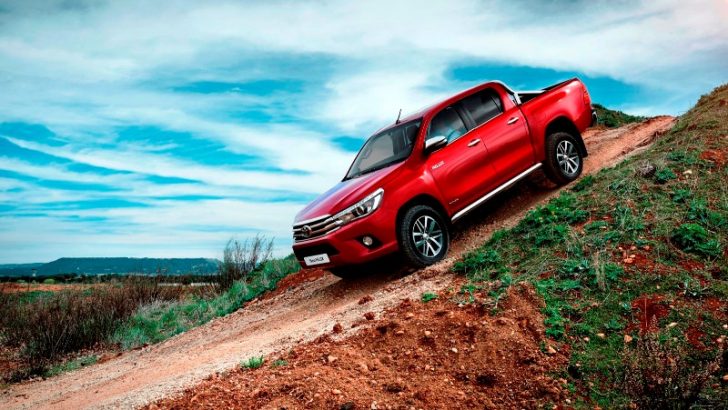 YENİ HILUX’IN FİYATI AÇIKLANDI