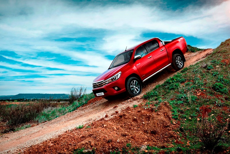 YENİ HILUX’IN FİYATI AÇIKLANDI