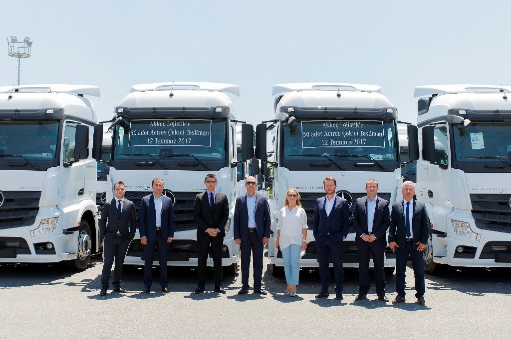 Mercedes-Benz Türk’ten Akkoç Lojistik filosuna 50 adet Actros çekici