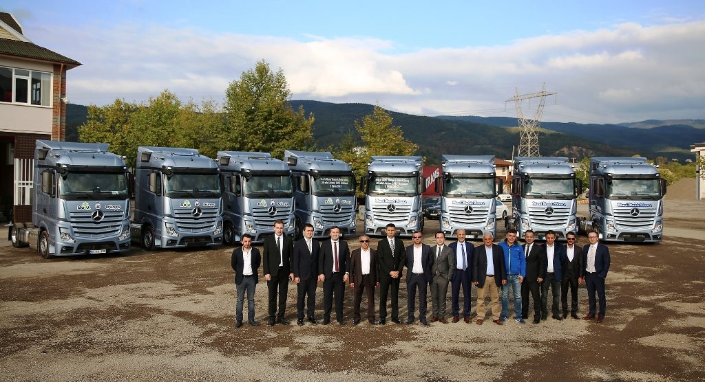 MERCEDES-BENZ’DEN 20 ADET ÇEKİCİ