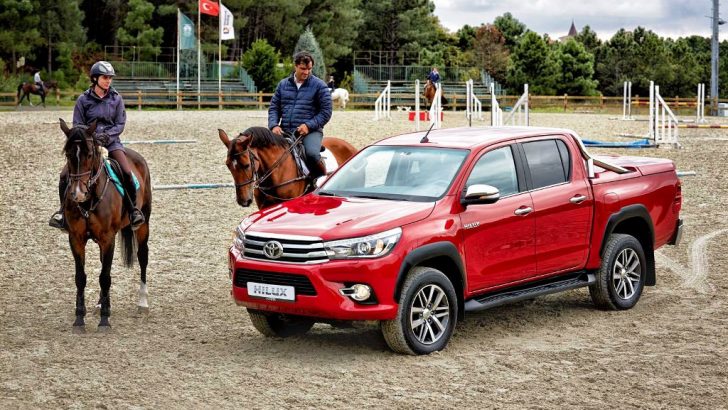 HILUX YENİDEN LİDER OLDU