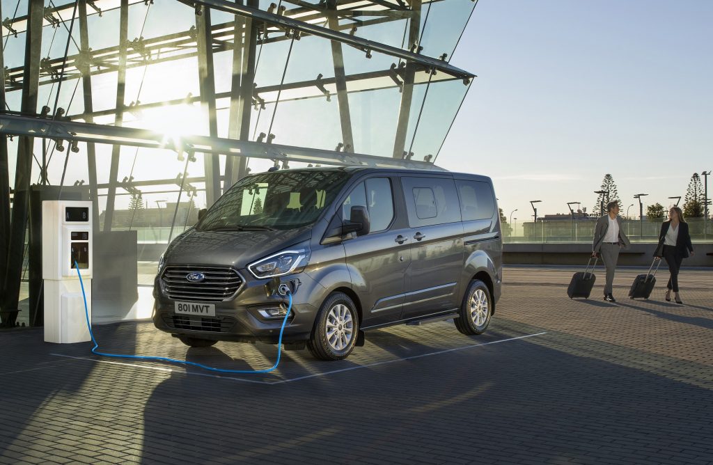 Ford Tourneo Custom Plug-In Hybrid’i tanıttı