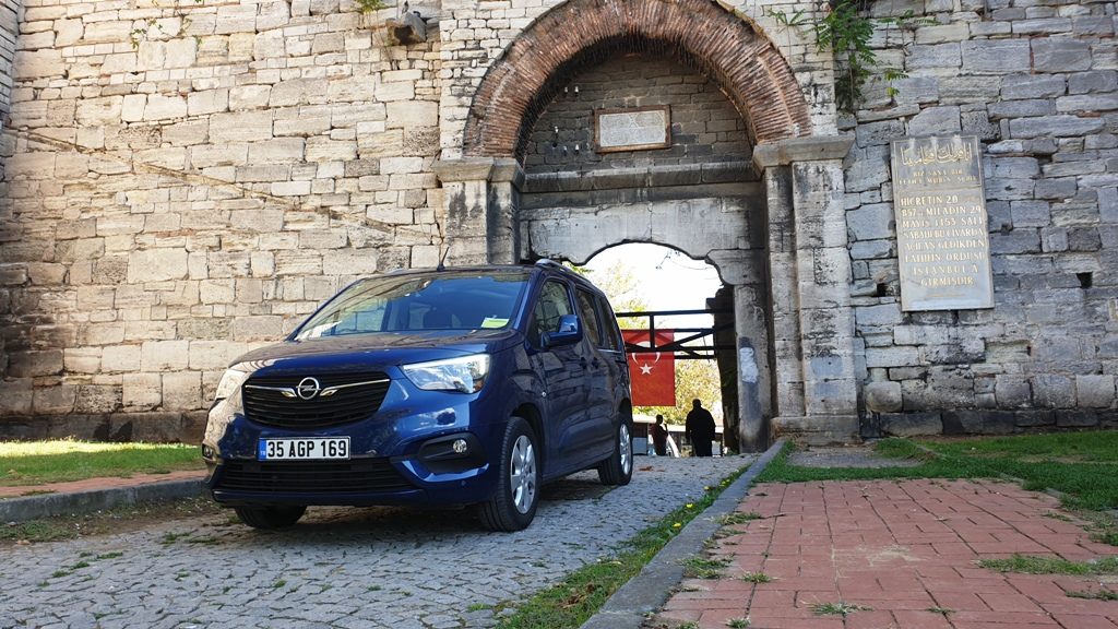 Opel Combo Teknoloji ile Donandı