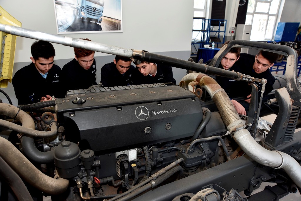Mercedes-Benz Türk’ten  Mesleki ve Teknik Anadolu Liselerine 2019 Yılında Beş Yeni Laboratuvar