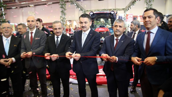CASE IH’İN ÇOK AMAÇLI YENİ TRAKTÖR SERİSİ JXE SADECE TARLALARIN DEĞİL BAHÇE VE HAYVANCILIK ÇALIŞMALARININ DA EN ÇOK ARANANI OLACAK