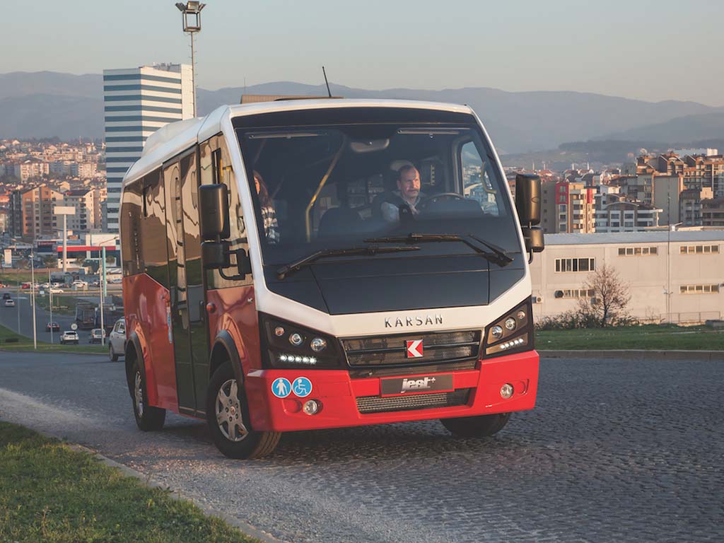 Karsan teslimatta hız kesmiyor