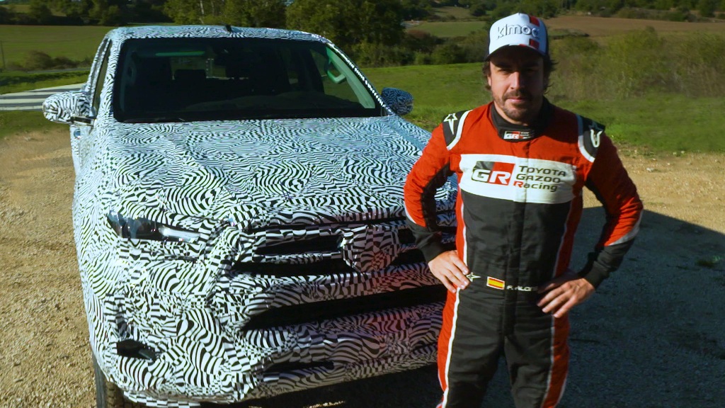 TOYOTA’NIN YENİ HILUX MODELİNİ FERNANDO ALONSO TEST ETTİ