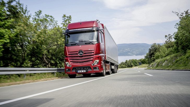 Mercedes-Benz, kamyon ürün grubunda 2021 yeniliklerini sunmaya başlıyor