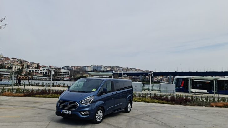 Hafif ticariye hibrit Ford ile geldi