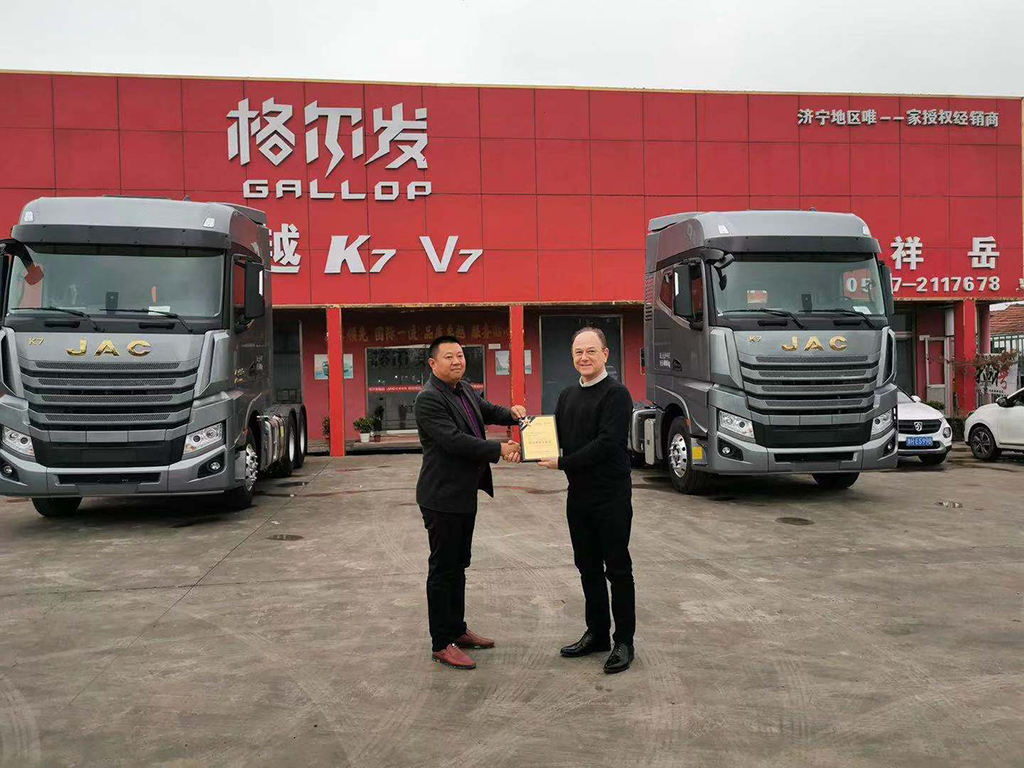 Çinli JAC ağır kamyonlarının kalitesi Türk yöneticiye emanet