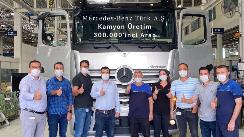 Mercedes-Benz Türk Aksaray Kamyon Fabrikası’nın 300.000’inci kamyonu banttan indi