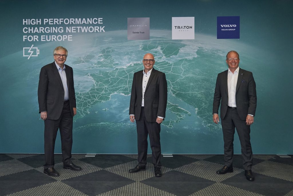Daimler Truck, TRATON GROUP ve Volvo Group, ağır hizmet kamyonları için Avrupa’da yüksek performanslı şarj ağına öncülük etmeyi planlıyor