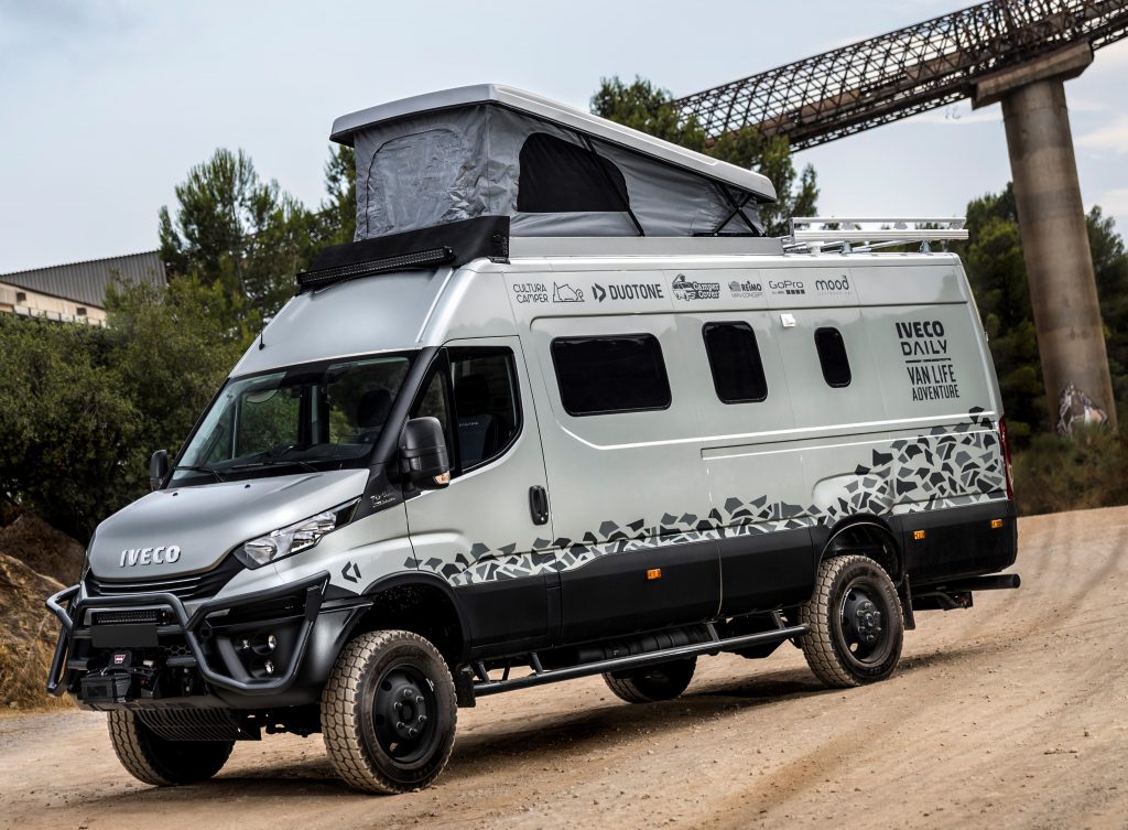 IVECO Daily Van Life Adventure: Profesyonel sörfçü Núria Gomà i Lleonart Daily 4×4 ile maceraya hazır