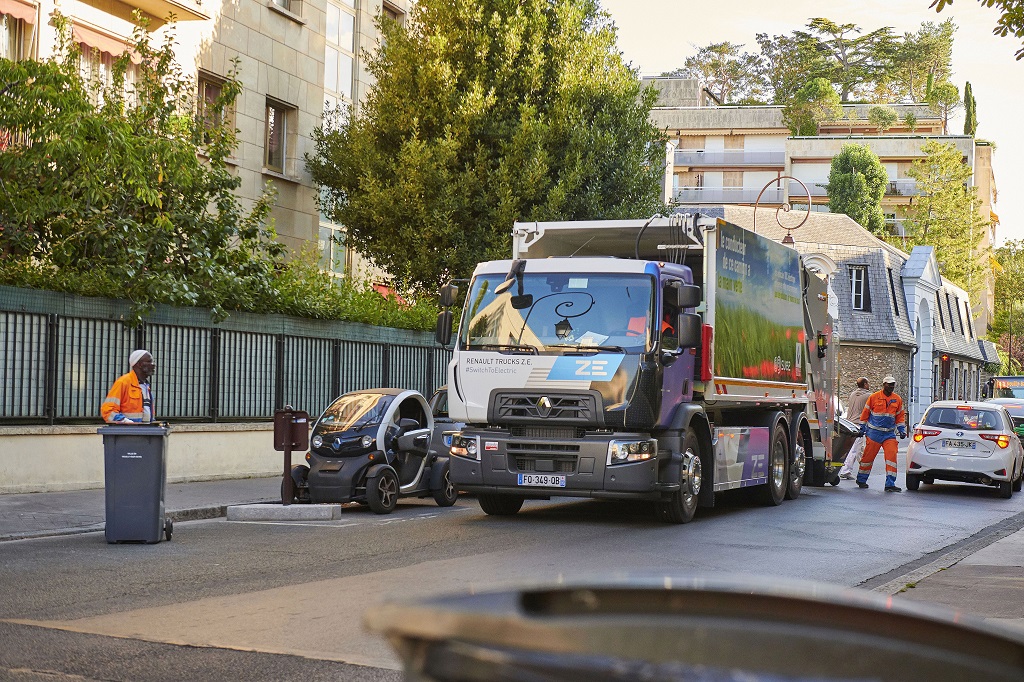 FRANSA’DA YÜRÜTÜLEN ATIK TOPLAMA HİZMETİNE 10 ADET DAHA RENAULT TRUCKS ELEKTRİKLİ KAMYON