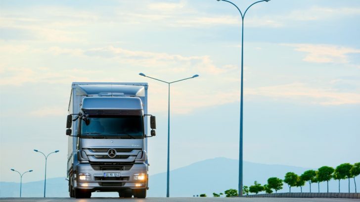 Mercedes-Benz Türk, kamyon servis hizmetlerinde yeni avantajlar sunuyor