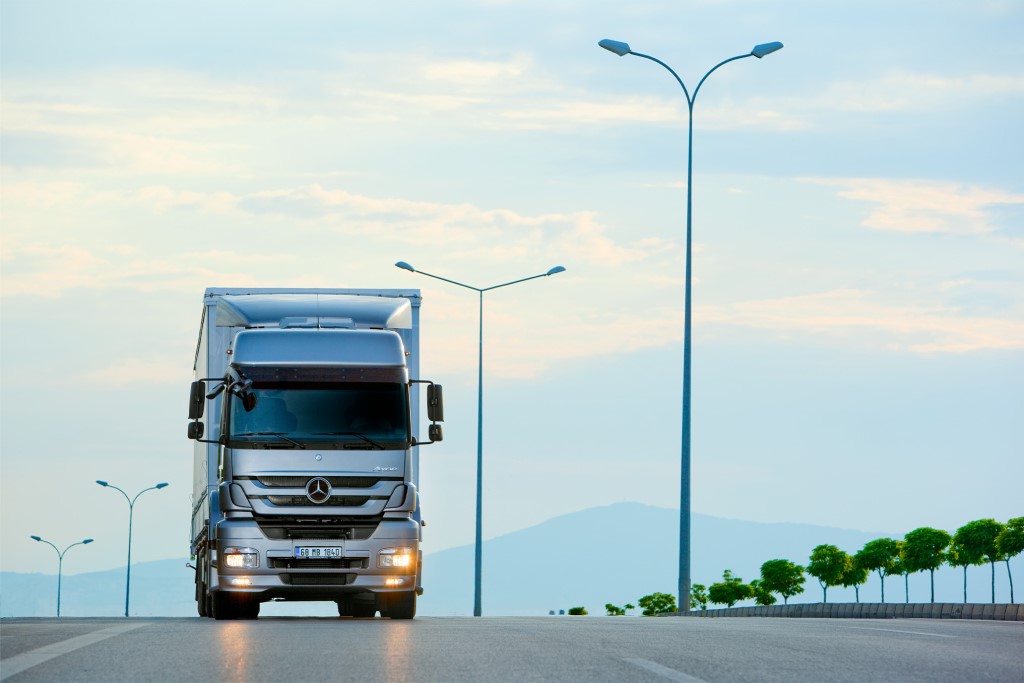 Mercedes-Benz Türk, kamyon servis hizmetlerinde yeni avantajlar sunuyor