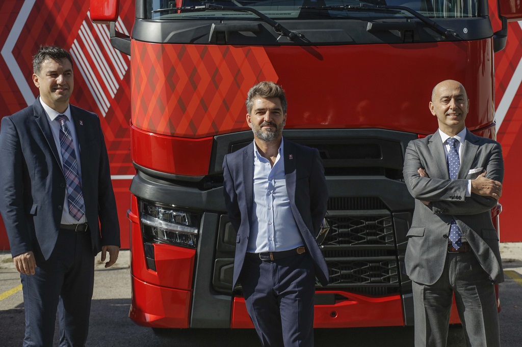 RENAULT TRUCKS’IN YENİ T, C, K SERİLERİ, TÜRKİYE’YE İDDİALI GİRDİ