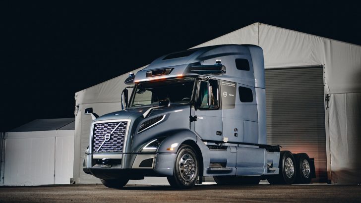 Volvo ve Auro ortak geliştirdikleri çekiciyi tanıttı