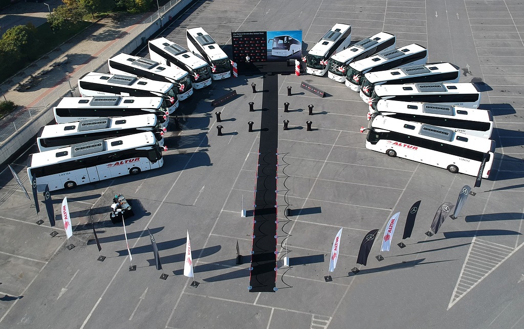 Mercedes-Benz Türk’ten, Altur Turizm’e 20 yeni otobüs teslimatı