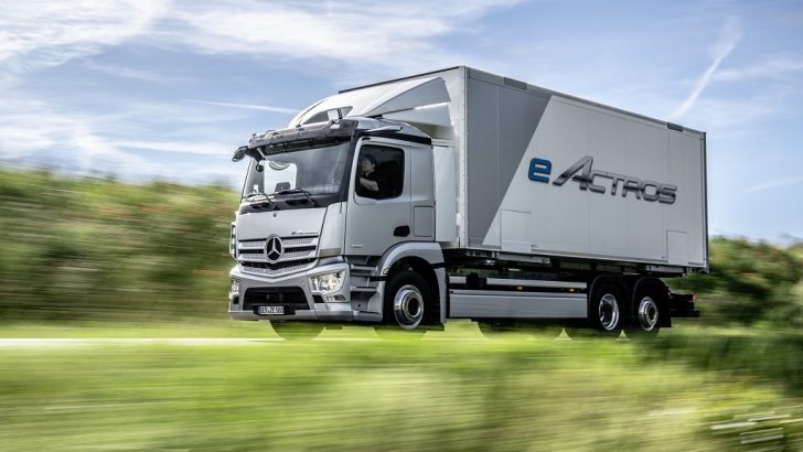 İlk seri üretim eActros, Mercedes-Benz Wörth Fabrikası bantlarından indi !
