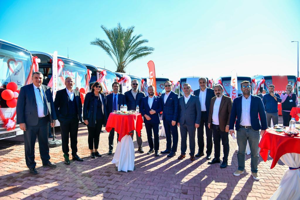 Anadolu Isuzu’dan Anex Tour’a 17 yeni NovoLux otobüs teslimatı