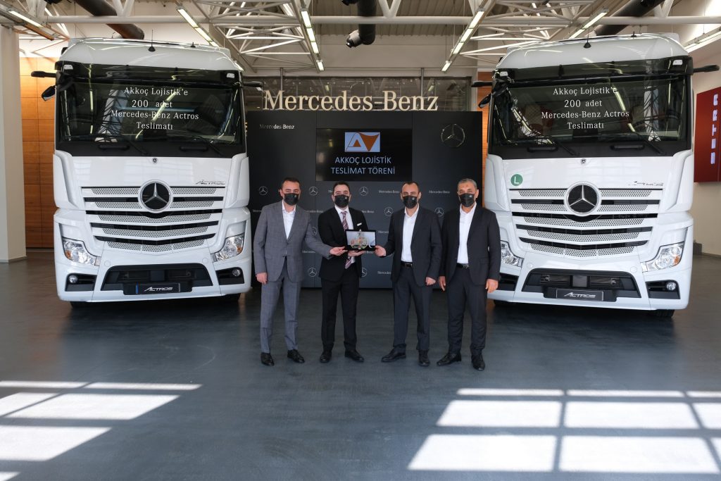 Mercedes-Benz Türk, Akkoç Lojistik’e 200 adet Actros teslim etti