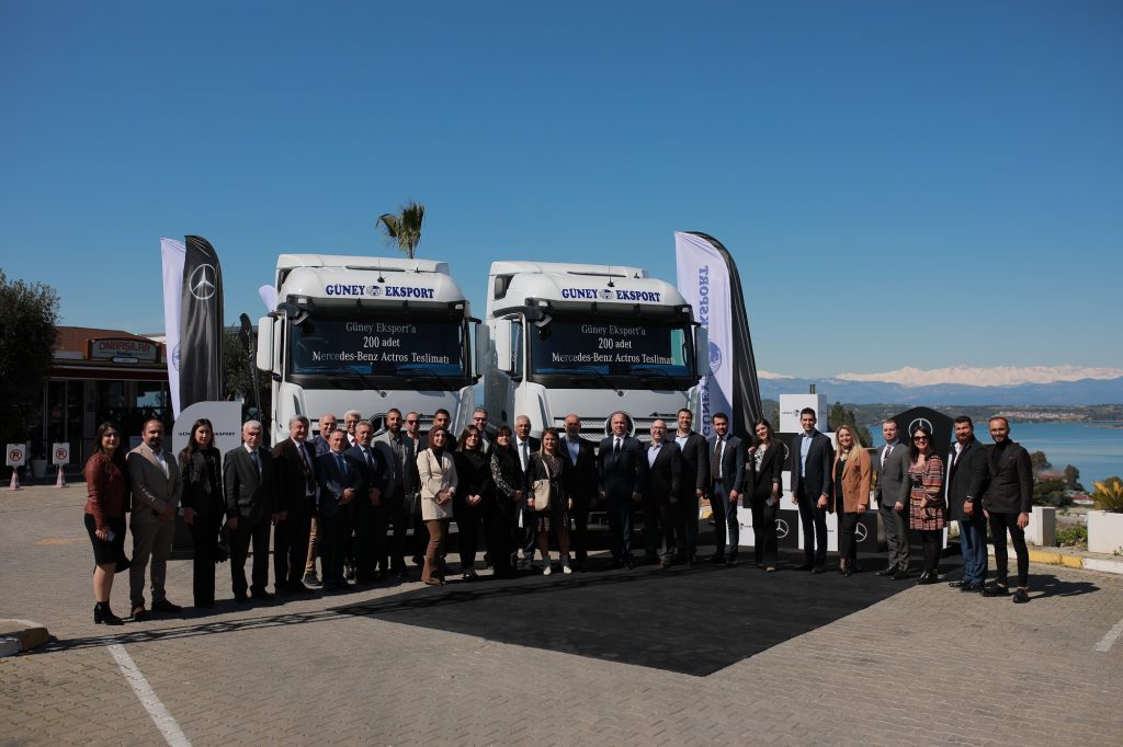 Mercedes-Benz Türk, Güney Eksport’a 200 adet Actros’u törenle teslim etti