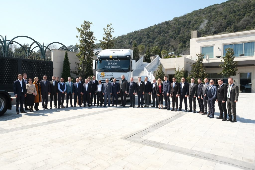 Sarılar Grup, Mercedes-Benz markalı 385 adet kamyonunu teslim aldı