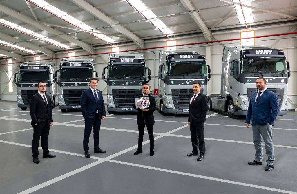 Kayra Uluslararası Nakliyat 10 adet yeni Volvo FH 500 çekici ile filosunu güçlendirdi