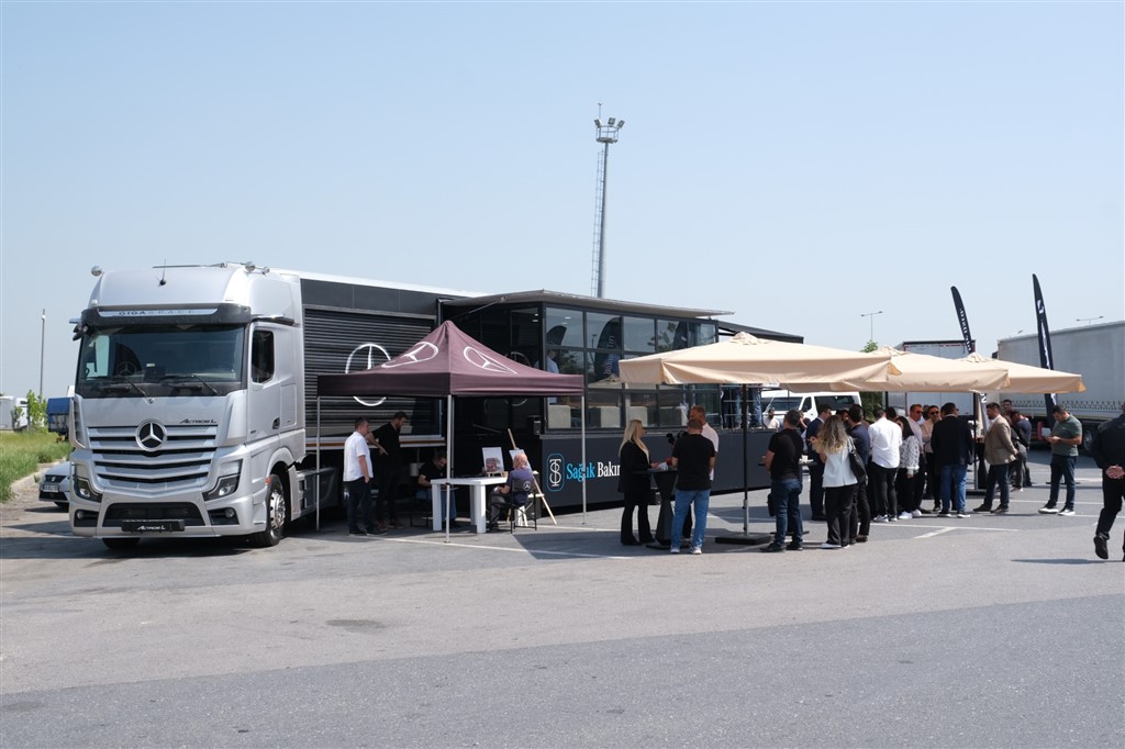 Mercedes-Benz Türk, Sağlık Bakım Tırı ile şoförlerin yanında yer almaya devam ediyor