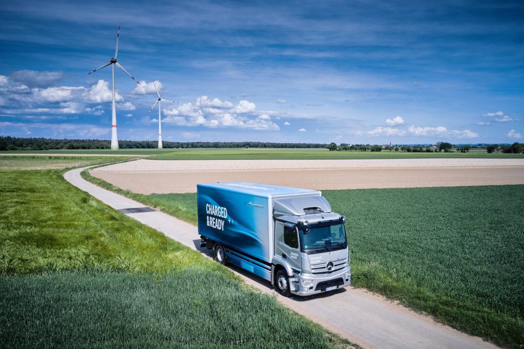 Dünyanın ilk ağır sınıf elektrikli kamyonu Mercedes-Benz eActros, “Sürüş Deneyimi” etkinliğinde sahne aldı