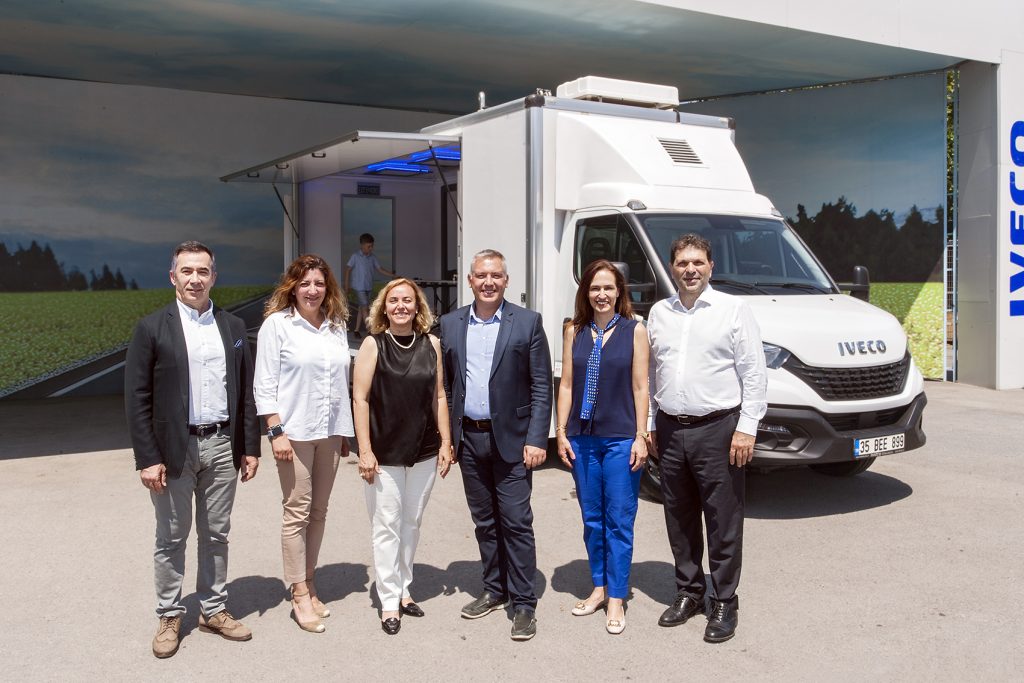 IVECO’dan EÇEV’e gezici eğitim aracı bağışı￼