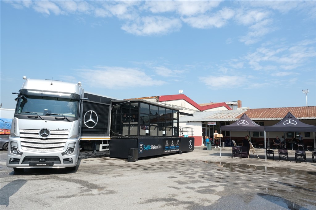 Mercedes-Benz Türk’ün Sağlık Bakım Tırı üçüncü durağı Düzce’de de yoğun ilgi gördü