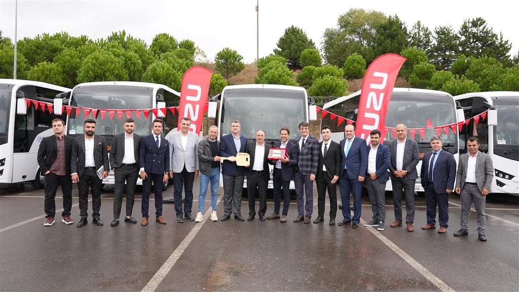 Anadolu Isuzu Yetkili Satıcısı Enke Otomotiv’den Ofses Turizm’e 15 adet Novo Lüx midibüs teslimatı