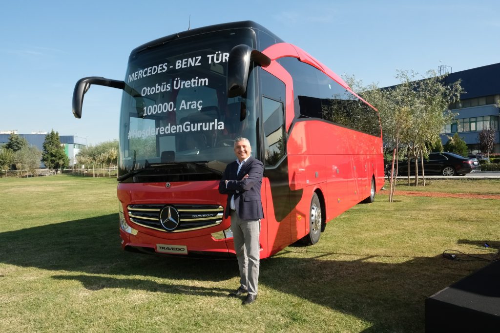 Mercedes-Benz Türk 100 bininci otobüsünü banttan indirdi