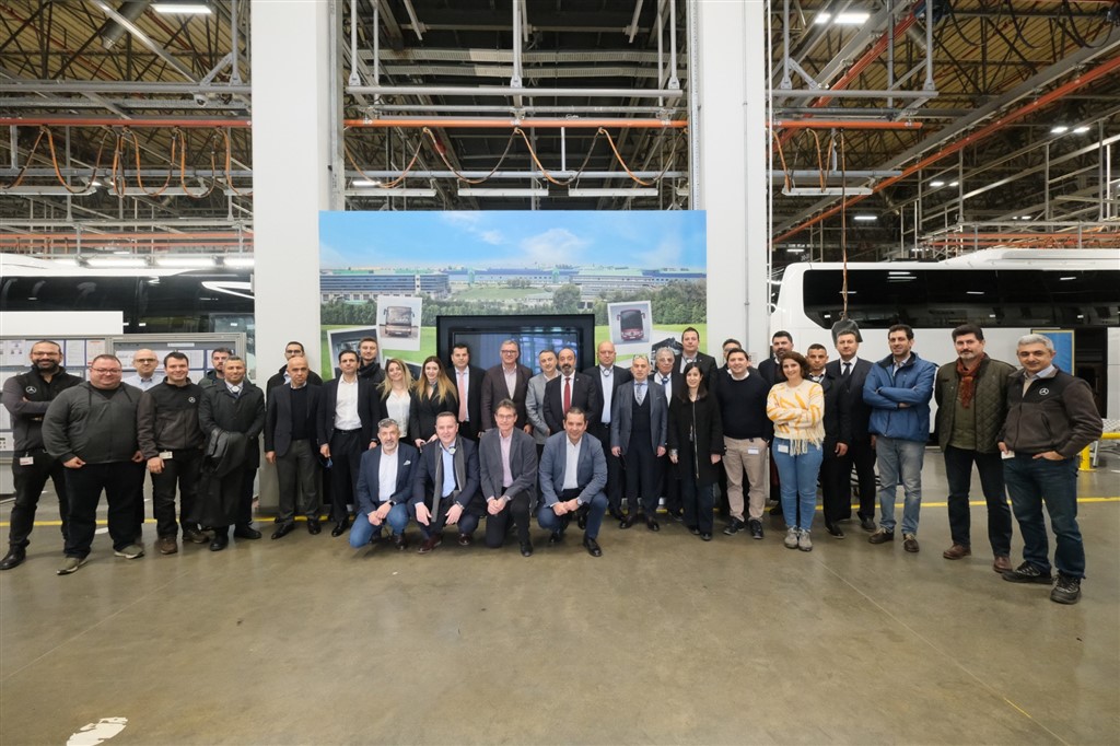 Mercedes-Benz Türk, OİSD Yönetim Kurulu üyelerini Hoşdere Otobüs Fabrikası’nda ağırladı
