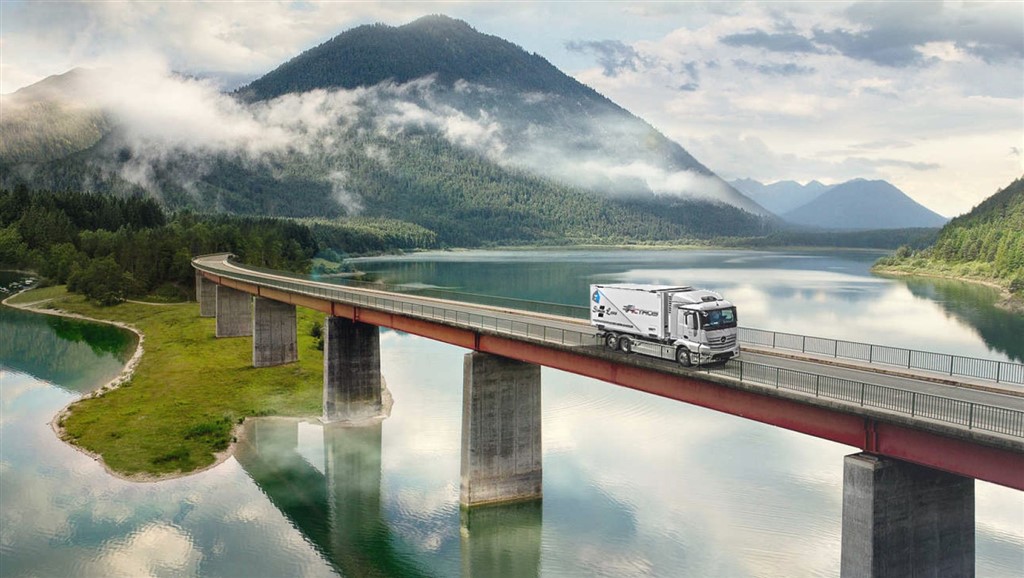 Mercedes-Benz Türk’ün ana şirketi Daimler Truck, sürdürülebilirlik ilkesi ile sektörün dönüşümüne öncülük etmeyi hedefliyor