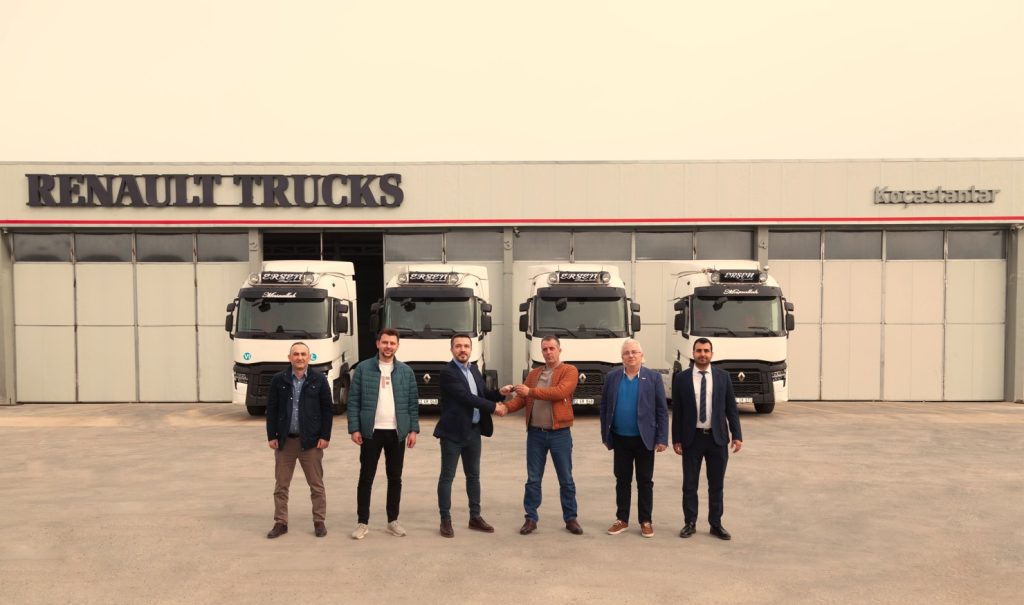 Renault Trucks Edirne bayinin ilk teslimatı, Erşen Lojistik’e yapıldı