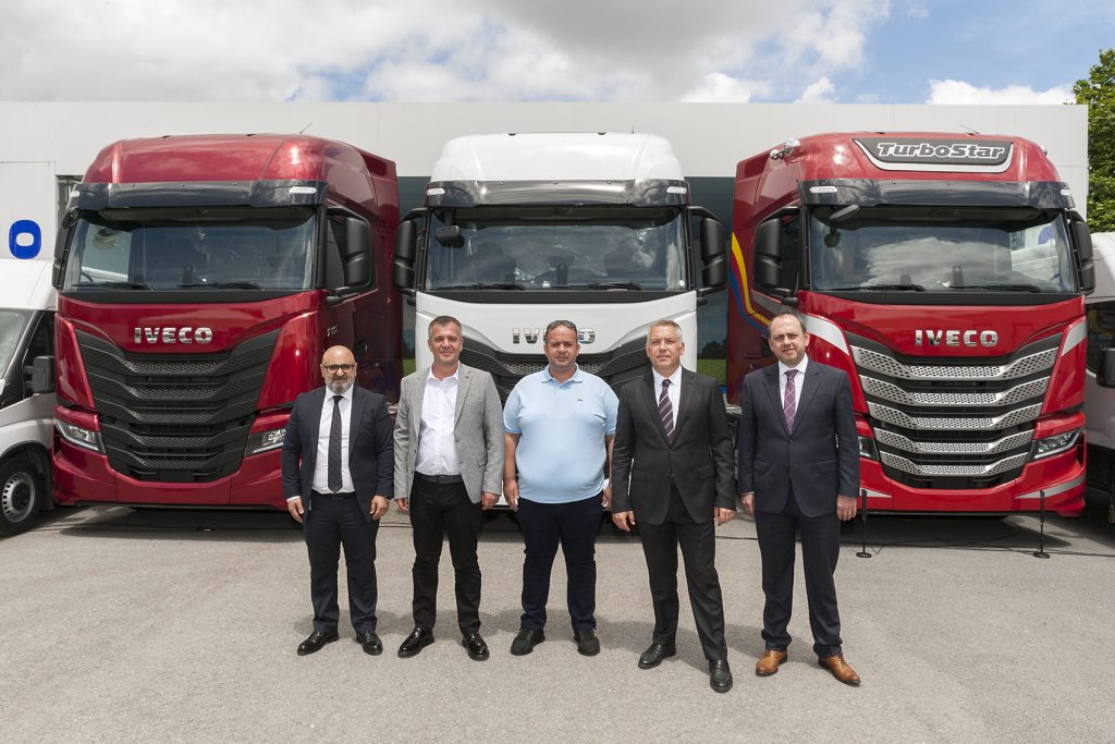 IVECO’DAN TANÖZ NAKLİYAT’A 25 ADET IVECO S-WAY ÇEKİCİ