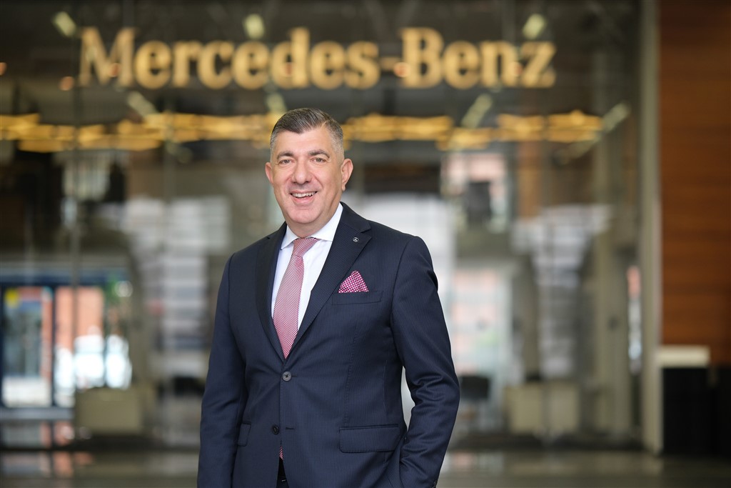 MÜŞTERİ MERCEDES OTOBÜS ALIRKEN “BENİM İŞİMİ BENDEN ÇOK DÜŞÜNEN BİRİ VAR DİYOR”