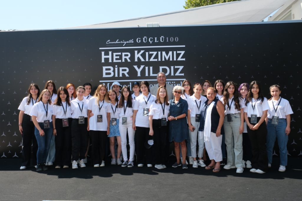 Mercedes-Benz Türk’ün “Her Kızımız Bir Yıldız” programı hız kesmeden devam ediyor