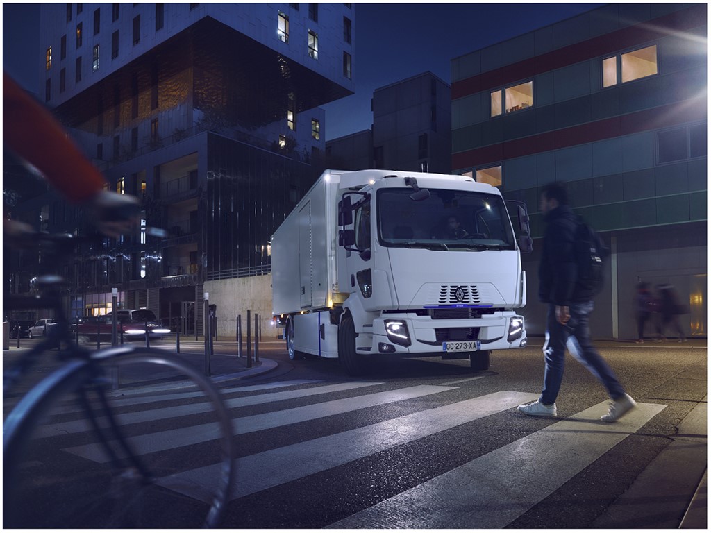 Renault Trucks şehir içi kamyon gamında yeni tasarım ve geliştirilmiş güvenlik