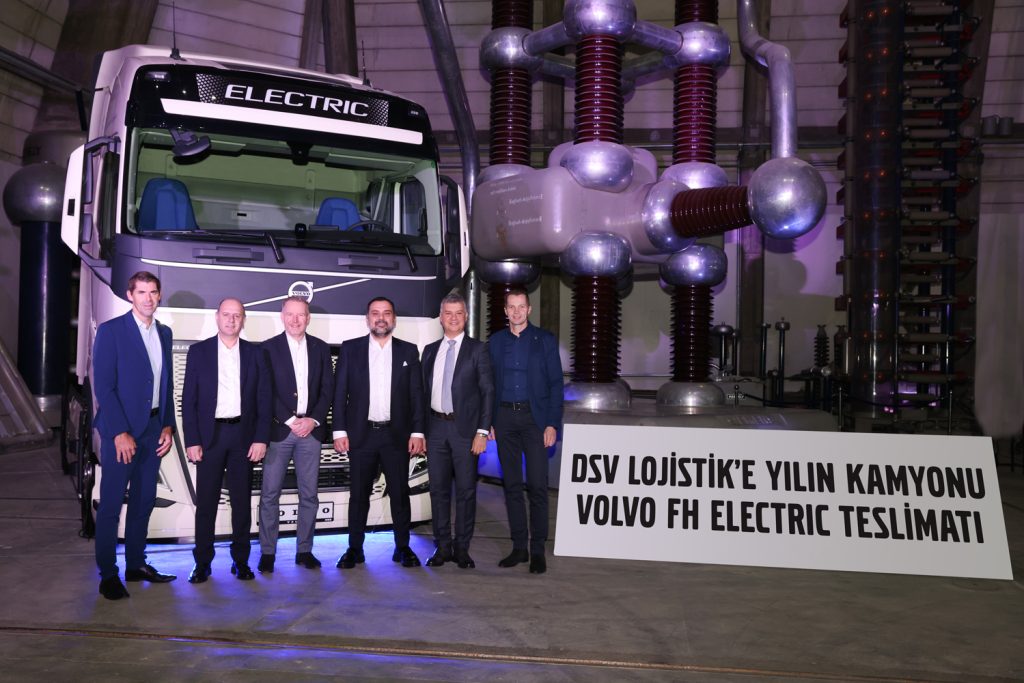 Volvo Trucks, DSV Lojistik’e Bugüne Kadarki En Büyük Elektrikli Kamyon Filo Teslimatını Gerçekleştirdi