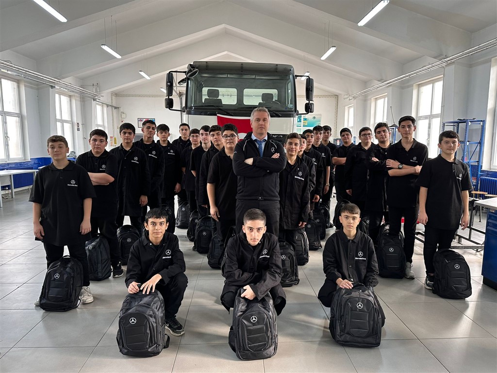 Mercedes-Benz Türk EML’miz ‘Geleceğin Yıldızı” Öğrencilerini  İstanbul’da ağırladı