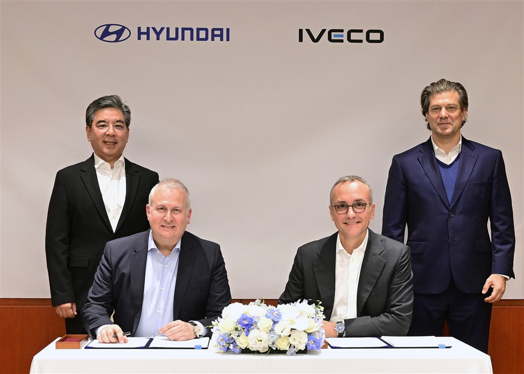IVECO ve Hyundai’nin ortak üreteceği tamamen elektrikli hafif ticari araç modeli için iki grup arasında anlaşma imzalandı
