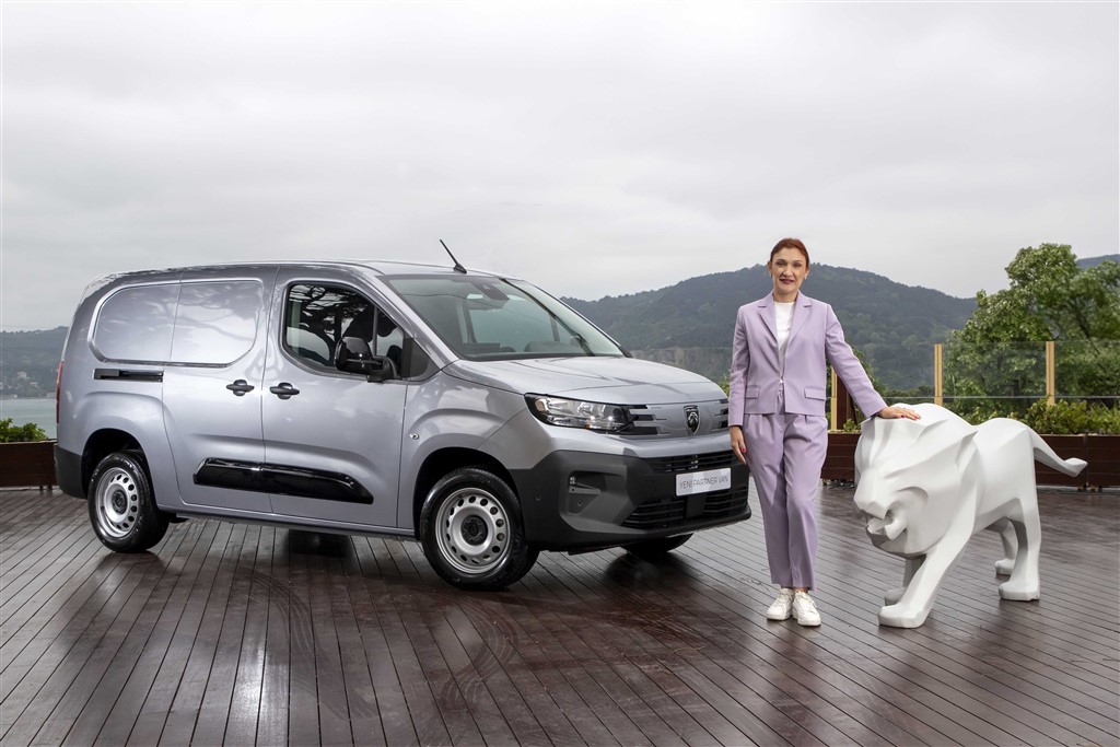 PEUGEOT’NUN TÜM HAFİF TİCARİ ARAÇLARI YENİLENDİ!