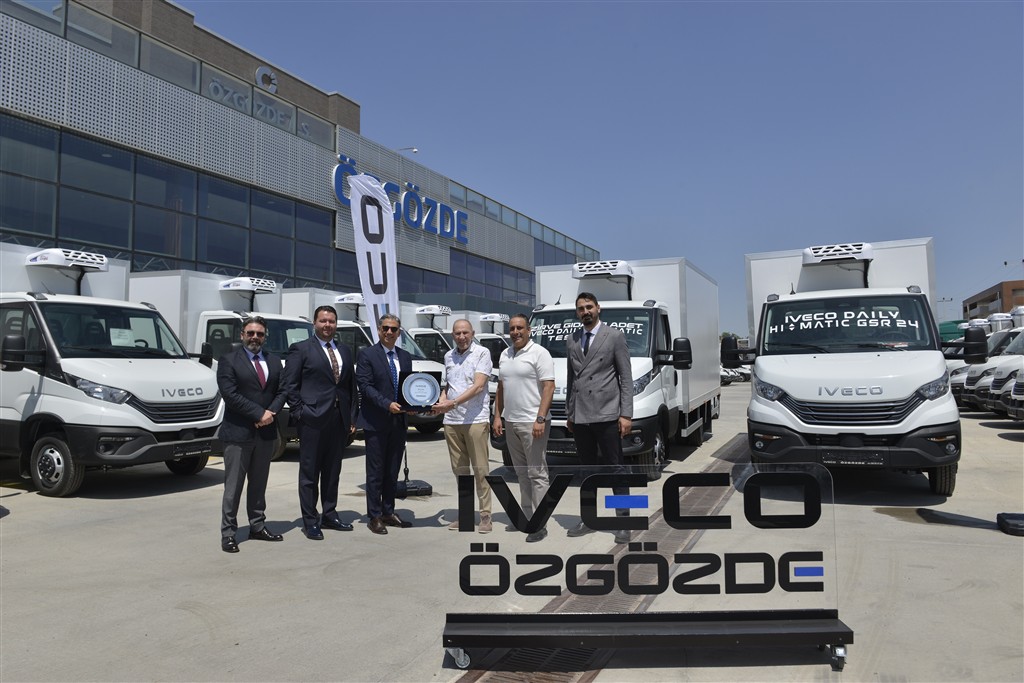 IVECO, Yetkili Satıcısı Özgözde Ankara’dan Zirve Gıda’ya Önemli Teslimat: 70 Adet Daily Kamyonet ile 2025 Yılının En Büyük Teslimatı