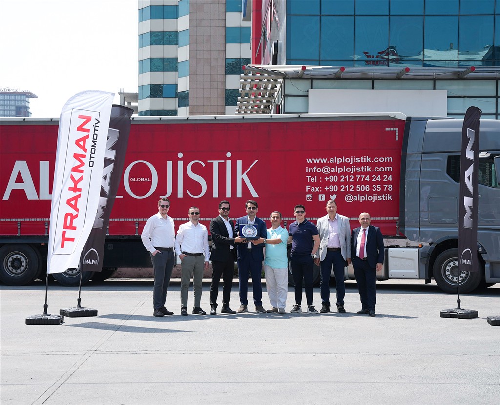 Trakman’dan yılın en büyük teslimatı: Alp Lojistik filosuna 50 adet MAN TGX çekici kattı