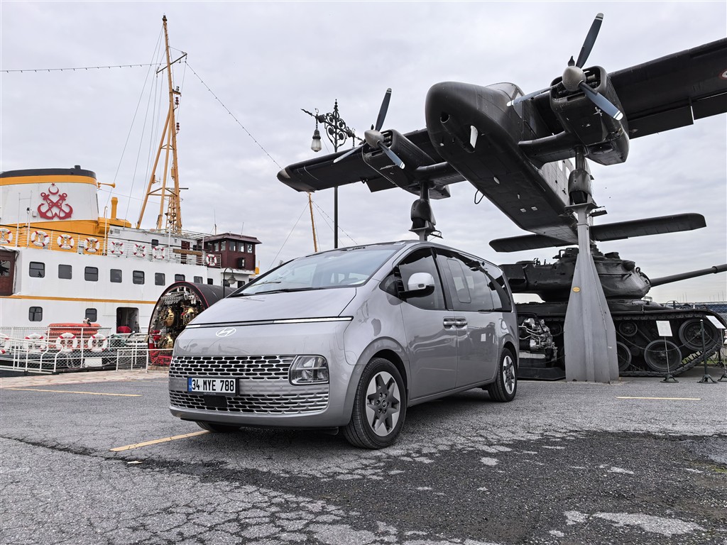 Hyundai STARIA Hibrit : Geleceğin Aile Aracı Bugün